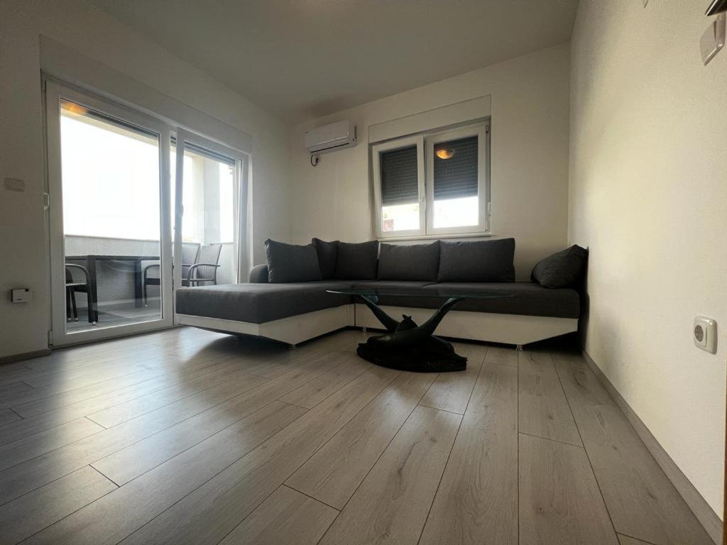 Apartments Petrusic 苏佩塔斯卡德拉加 外观 照片