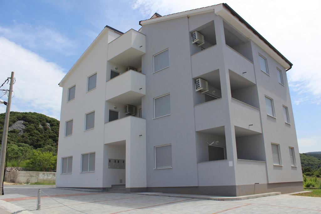 Apartments Petrusic 苏佩塔斯卡德拉加 外观 照片