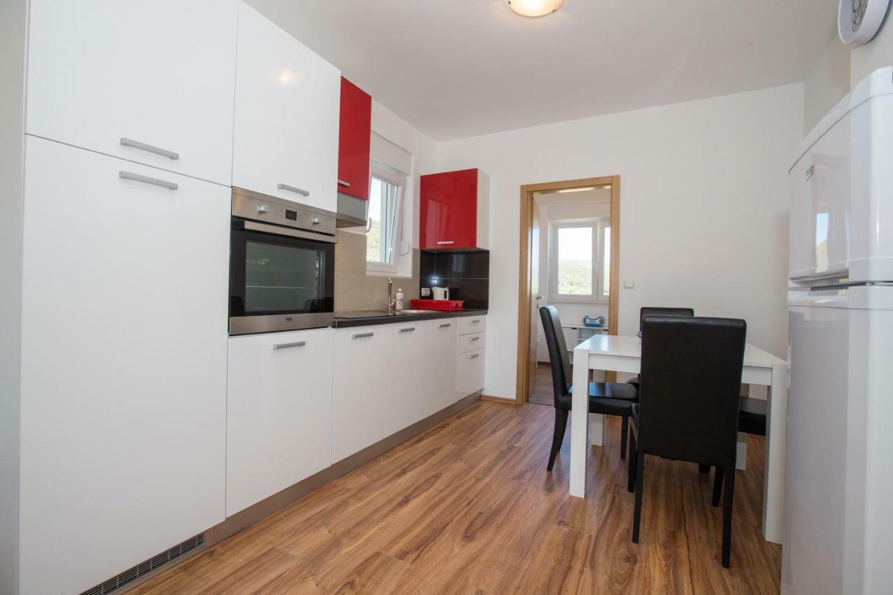 Apartments Petrusic 苏佩塔斯卡德拉加 外观 照片